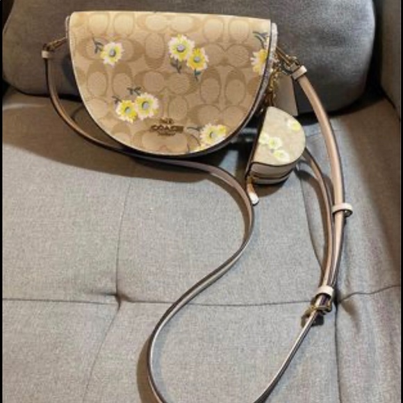 ❤️SOLD❤️Coach Ellen and Crescent Pouch Bundle - Picture 2 of 4